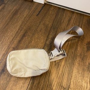 Belt bag in Seal Grey